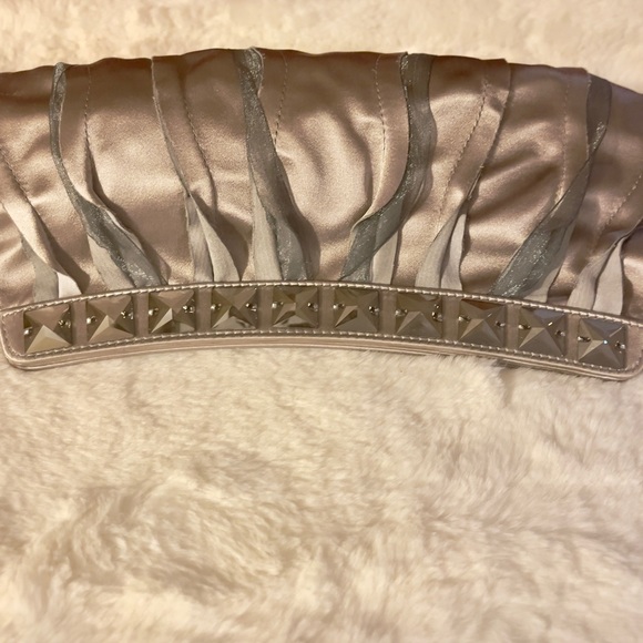 Authentic PreLoved Stuart Weitzman clutch in Silver - Picture 4 of 5